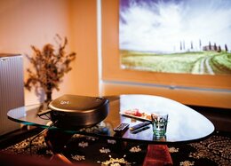 4Kテレビもいいけれど…「格安プロジェクター」のAmazon人気モデルを比較！