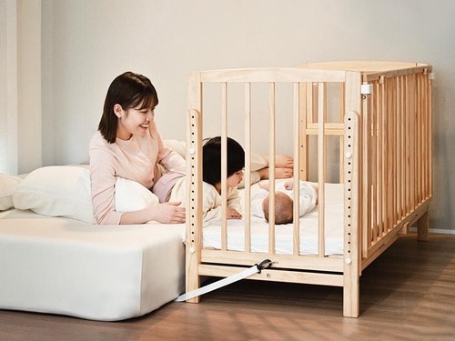 床板は28段階に調節可能 ベビーベッドおすすめ イメージ