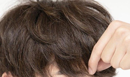 4.前髪を下ろすなら前髪は最後に ヘアジェルおすすめ イメージ2