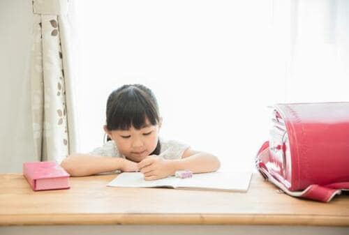 ついつい汚れがちな机の上は 卓上クリーナーで簡単キレイに！ イメージ2