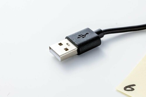 電源とのコネクタはタイプA