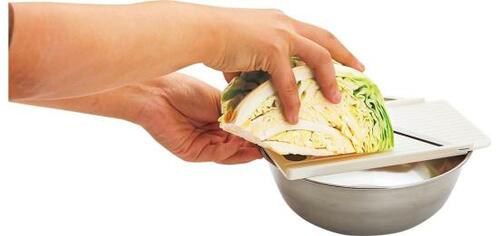 ③キャベツの千切りもスルスル！ダイソー「マルチスライサー」 イメージ2