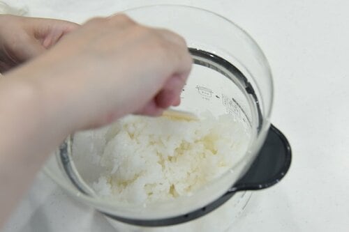 ▼炊きたてのご飯 料理家が選ぶ電子レンジ炊飯器おすすめ イメージ