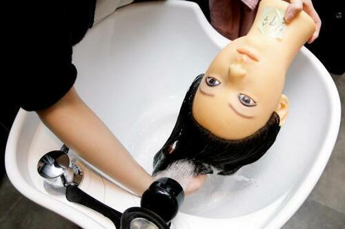 美容院でケアすると費用が高くつく! トリートメントおすすめ イメージ