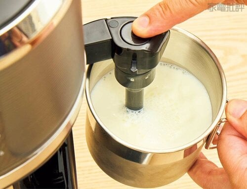 フォームミルクでカフェオレも楽しめる 高級コーヒーメーカーおすすめ イメージ