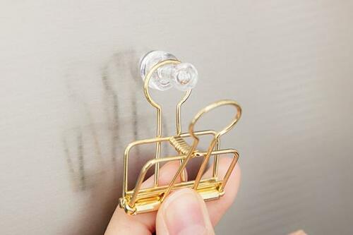 100均のクリップと磁石がオシャレなレシピ留めに!