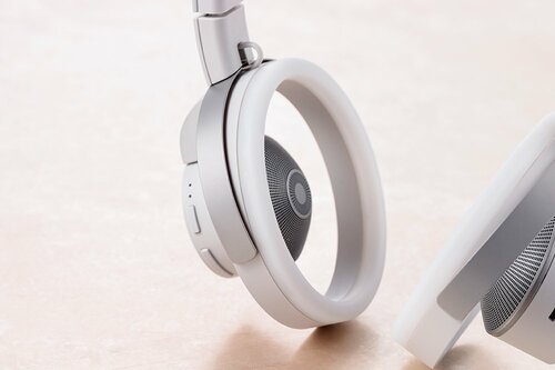 イヤーパッドはシリコン、接合部はメタルパーツで十分な強度 NTTソノリティ「nwm ONE」おすすめ イメージ