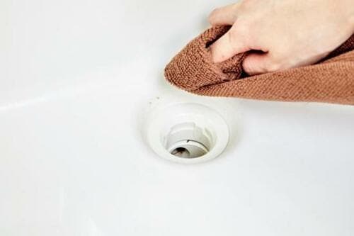 タオルを使った洗面所掃除ラクテク！ イメージ4