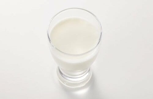 【3位】材料は生乳と砂糖のみ！正統派の「新札幌乳業」 飲むヨーグルトおすすめ イメージ2