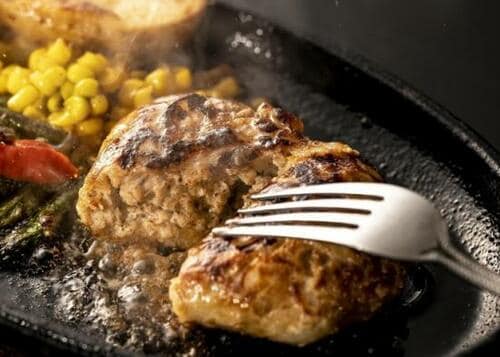 プロが唸る肉汁＆食感！「南ぬ豚 網脂ハンバーグ」 イメージ