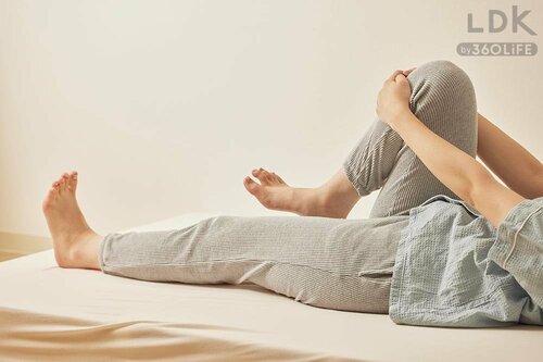 おやすみ前のストレッチはおしりと太ももを重点的に！ イメージ2