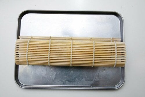 仕上げに巻きすを使ってかたちを整えればOK！ イメージ3