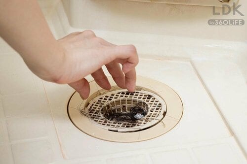 触りたくない排水口は掃除ラクアイテムに乗り換え 排水口ネットおすすめ イメージ