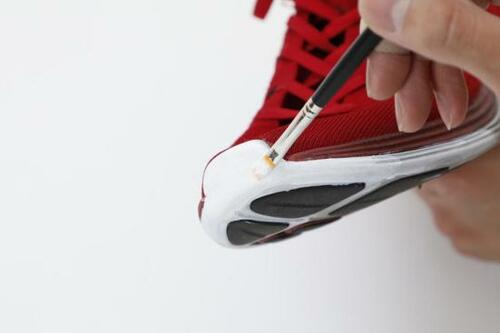 汚れた靴のソールがキレイになる！ アクリルのペイント剤 イメージ2