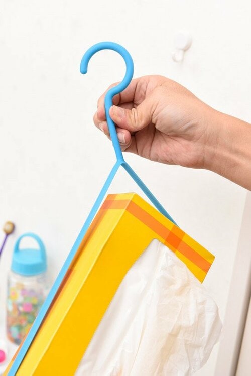 どこにでも引っ掛けるだけティッシュの置き場問題解決です イメージ