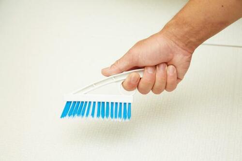 滑りにくくしっかり持てるラク持ちグリップ
