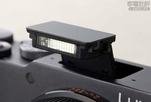 しっかり明るいフラッシュを内蔵 LUMIX DC-TX3おすすめ イメージ