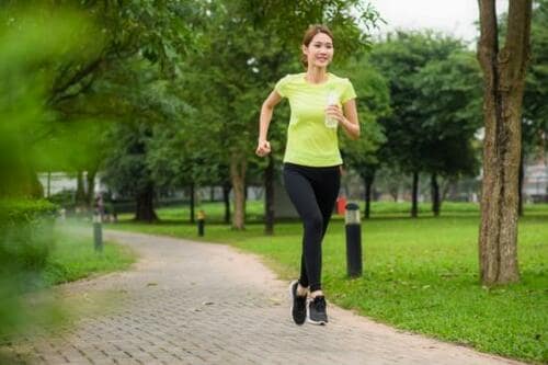 自宅でトレーニングする際も専用ウェアを着用しよう