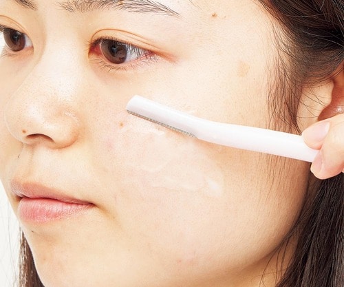 顔そりで気をつけることは？ L字カミソリおすすめ イメージ