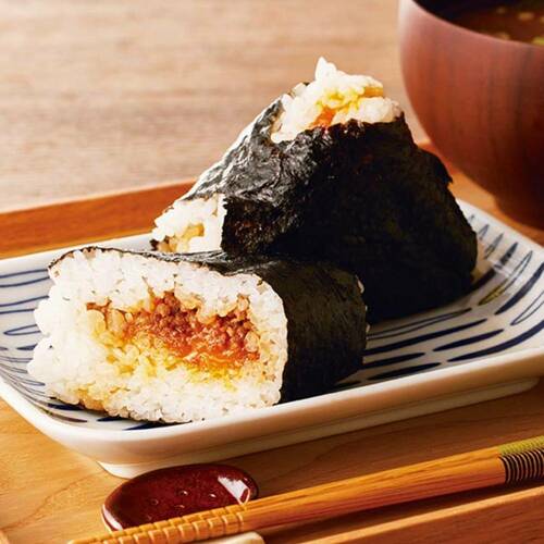 ぼんごのおにぎり「卵黄+肉そぼろ」おすすめ ぼんご 卵黄+肉そぼろ イメージ2