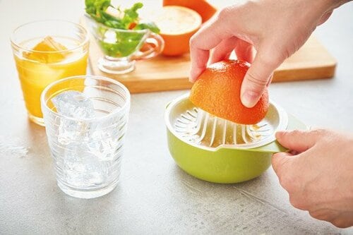 ［No.05］安定感があって タネも除けるフルーツ絞り器 イメージ2