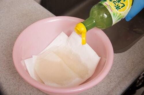 シンクの水アカはレモン汁パック＋歯みがき粉 イメージ2