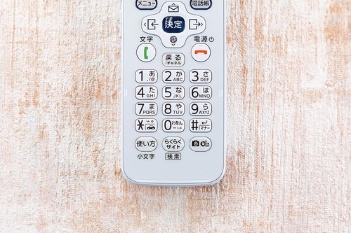 ガラホおすすめ docomo らくらくホン F-01M イメージ2