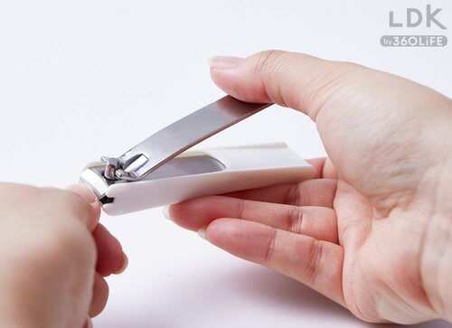 開く角度が大きすぎて切るときに押しにくい 爪切りおすすめ イメージ