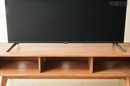 スタンドは左右に搭載 安い4Kテレビおすすめ イメージ