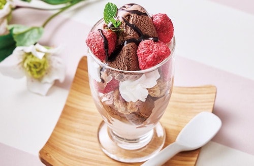 しみこみチョコの活用レシピ1：チョコパフェ イメージ