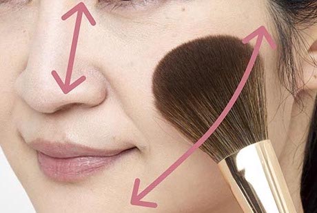 毛穴をぼかせるブラシの使い方は? 化粧下地おすすめ イメージ