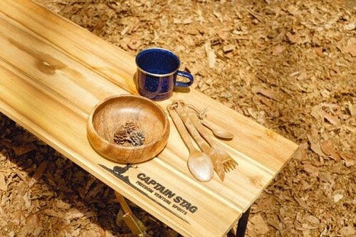 テーブルにもなるベンチはチェアと合わせて活用しよう イメージ