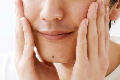 洗顔の後には保湿スキンケアを