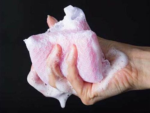 手にやさしく汚れが落ちるのは?注目テストは「泡立ち・泡もち」