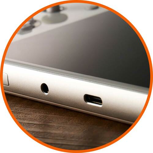 下部にはUSB-Cとステレオジャック搭載！ Androidゲーム機おすすめ イメージ