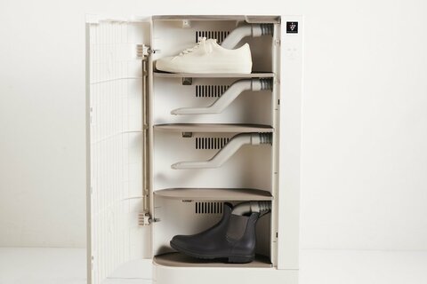 シャープvsクサい液体！ 新発売「消臭するゲタ箱」の実力をガチで試し