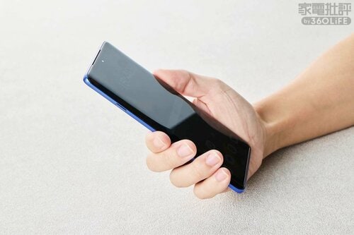 手に馴染む丸みのある本体 ミドルレンジスマホおすすめ イメージ