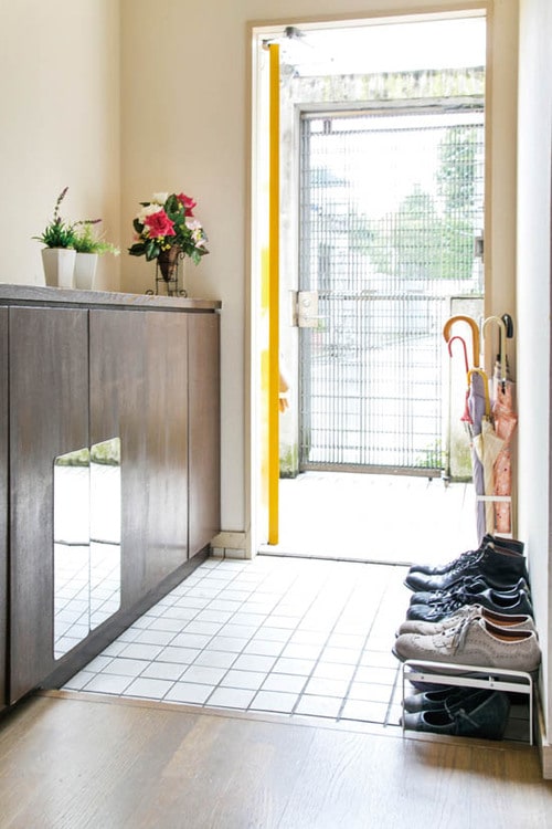 玄関を広く見せるコツは圧迫感を出さないことでした イメージ