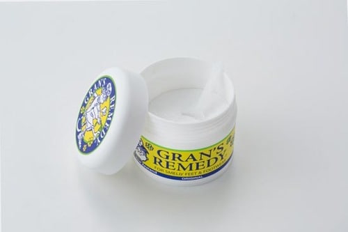 靴＆靴下の消臭も！ 履く前の靴に粉を入れるだけ!! イメージ