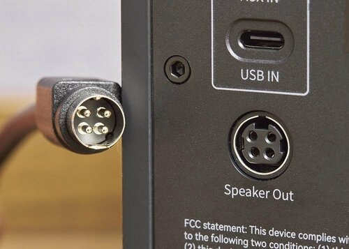 スピーカーケーブルが独自タイプなのが惜しい! 安いアクティブスピーカーおすすめ イメージ