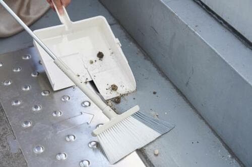 玄関に出しっ放しでも「立つ」からすっきりキレイに収納できちゃう イメージ