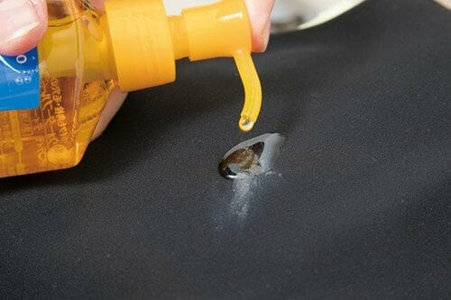 クレンジングオイルで優しく落とせばOK イメージ