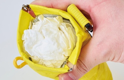 丸めたティッシュが約30枚ぶん入る！ 携帯ゴミ箱おすすめ イメージ