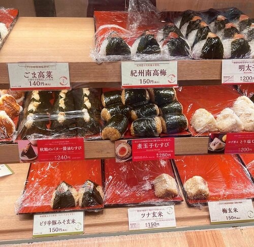<CHECK> キッチンありの店舗なら店頭になくても握ってもらえることも! おにぎり専門店おすすめ イメージ