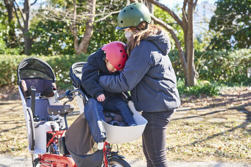 チャイルドシート(前)が広くて乗せ降ろしがしやすい 電動アシスト自転車おすすめ イメージ