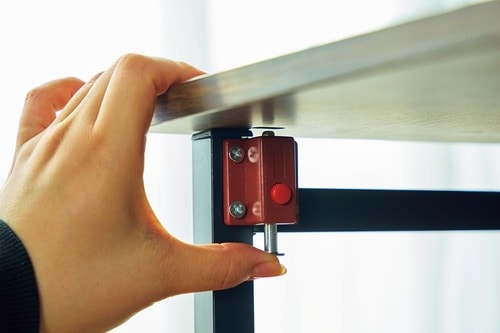 ストッパーで天板をしっかり固定 MONOQLO 2025ベストバイ リビング編おすすめ イメージ