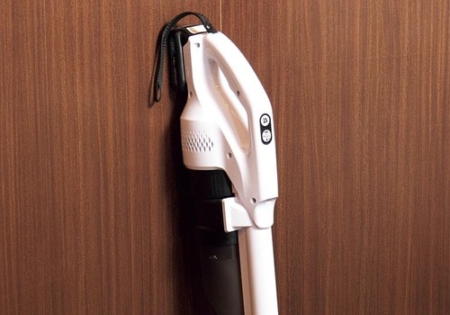 専用スタンドはなく付属品は1つのみ 軽量コードレス掃除機おすすめ イメージ