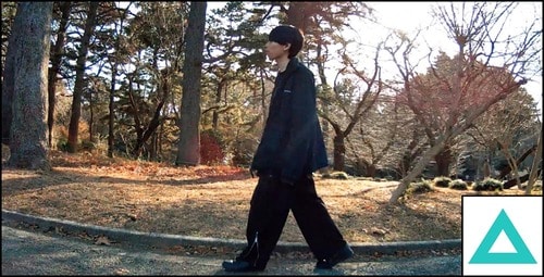 昼間の人物：肌も空も青白く色が忠実ではない アクションカメラおすすめ イメージ