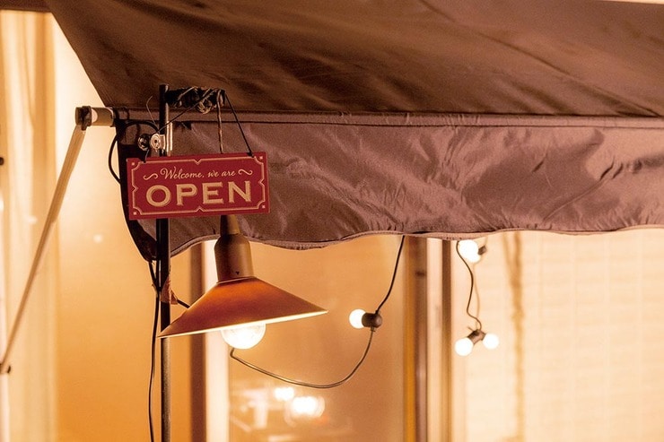 ベランダがおしゃれに雰囲気アップ！ ベランピングにおすすめなLEDの照明3選のイメージ