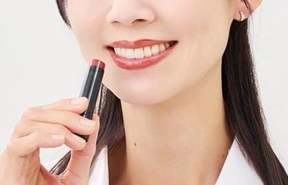 肌の色や唇の厚さを問わず使える万能リップ 色つきリップクリームおすすめ イメージ